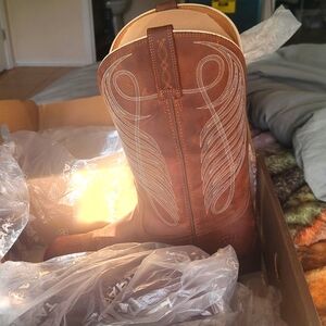 Square toe women Ariat boots